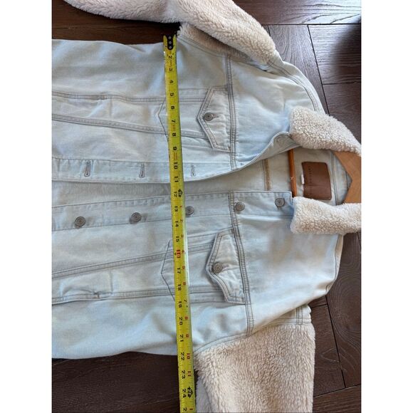 NWOT American Eagle Oversized Sherpa and Denim Jacket Size Medium - Picture 6 of 6